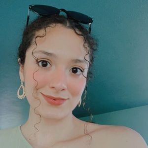 Meet your Posher, Andrea